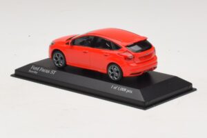 Ford Focus ST Mk3 Red Minichamps 1:43 410081001 Diecast - image 3 of 4