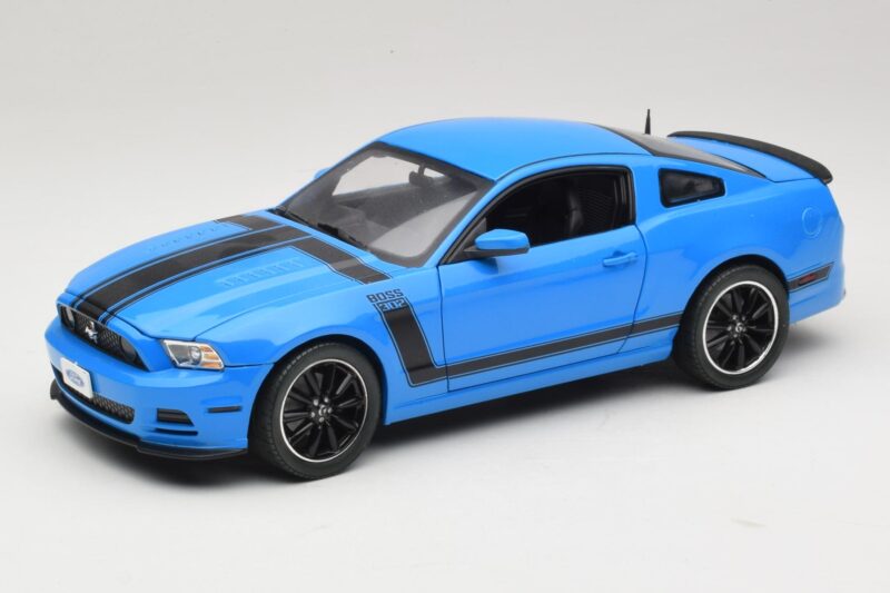 Ford Mustang Boss 302 S197 Blue Shelby Collectibles 1:18 Ford Mustang Boss 302 S197 Blue Shelby Collectibles 1:18 25414S Diecast