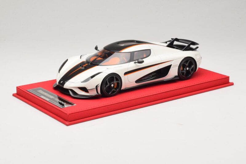 Koenigsegg Regera White with Black Carbon FrontiArt 1:18 Koenigsegg Regera White with Black Carbon FrontiArt 1:18 REMC043 Resin