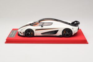 Koenigsegg Regera White with Black Carbon FrontiArt 1:18 REMC043 Resin - image 3 of 7