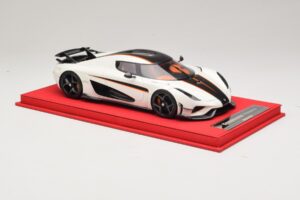 Koenigsegg Regera White with Black Carbon FrontiArt 1:18 REMC043 Resin - image 4 of 7