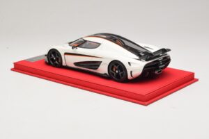 Koenigsegg Regera White with Black Carbon FrontiArt 1:18 REMC043 Resin - image 5 of 7