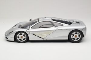 McLaren F1 Silver Minichamps 1:12 530133123 Diecast - image 4 of 8