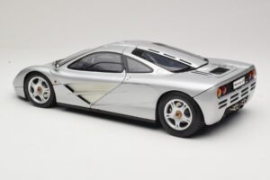 McLaren F1 Silver Minichamps 1:12 530133123 Diecast - image 7 of 8