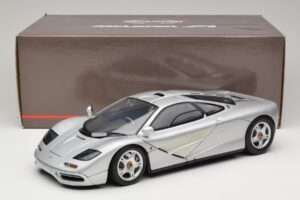 McLaren F1 Silver Minichamps 1:12 530133123 Diecast - image 8 of 8