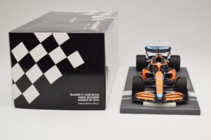McLaren MCL36 #3 D. Ricciardo Bahrain GP 2022 Minichamps 1:18 537221803 Diecast - image 3 of 7