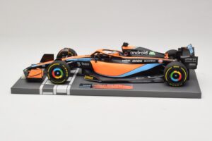 McLaren MCL36 #3 D. Ricciardo Bahrain GP 2022 Minichamps 1:18 537221803 Diecast - image 4 of 7