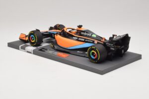 McLaren MCL36 #3 D. Ricciardo Bahrain GP 2022 Minichamps 1:18 537221803 Diecast - image 5 of 7