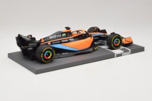McLaren MCL36 #3 D. Ricciardo Bahrain GP 2022 Minichamps 1:18 537221803 Diecast - image 6 of 7