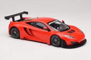 McLaren MP4-12C GT3 Red 2013 Minichamps 1:18 151121392 Diecast - image 4 of 6