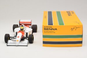 McLaren MP4/8 Ford #8 A. Senna Winner Japanese GP 1993 Minichamps 1:18 540931878 Diecast - image 3 of 7