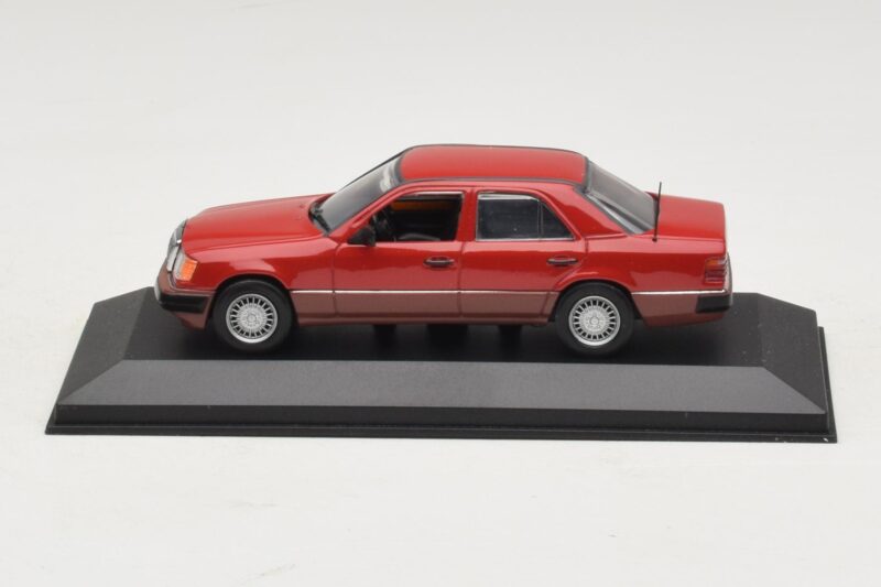 Mercedes 300D W124 Turbo Red Minichamps 1:43 3210 Diecast