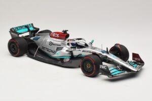 Mercedes AMG Petronas W13 E Performance #63 G. Russell Spanish GP 2022 Minichamps 1:18 110220063 Diecast - image 4 of 7