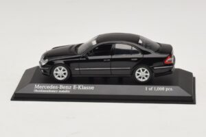 Mercedes E-Class W211 Black Metallic Minichamps 1:43 400036001 Diecast