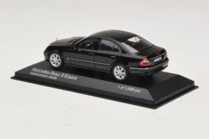 Mercedes E-Class W211 Black Metallic Minichamps 1:43 400036001 Diecast - image 3 of 4