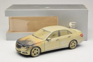 Mercedes E-Class W212 Burned Dubai Art Car Minichamps 1:18 MB008 Diecast - image 6 of 6
