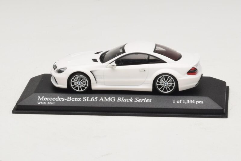 Mercedes SL65 AMG R230 Black Series Matt White Minichamps 1:43 Mercedes SL65 AMG R230 Black Series Matt White Minichamps 1:43 400038222 Diecast
