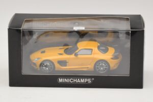 Mercedes SLS AMG C197 Black Series Gold Minichamps 1:43 437033022 Diecast - image 4 of 4
