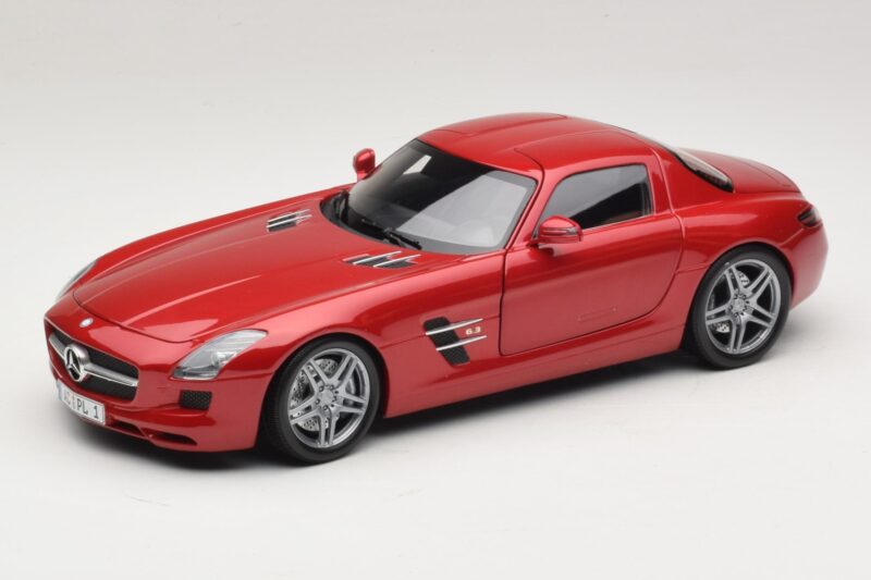 Mercedes SLS AMG C197 Red Metallic Minichamps 1:18 Mercedes SLS AMG C197 Red Metallic Minichamps 1:18 100039020 Diecast