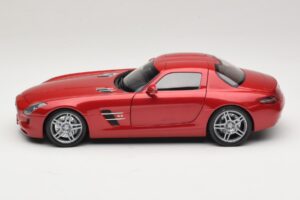 Mercedes SLS AMG C197 Red Metallic Minichamps 1:18 100039020 Diecast - image 4 of 8