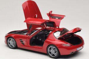 Mercedes SLS AMG C197 Red Metallic Minichamps 1:18 100039020 Diecast - image 5 of 8