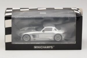Mercedes SLS AMG GT3 Silver Minichamps 1:43 410113202 Diecast - image 4 of 4