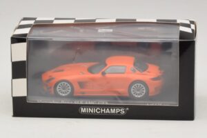 Mercedes SLS AMG GT3 Street Orange Minichamps 1:43 410113204 Diecast - image 4 of 4