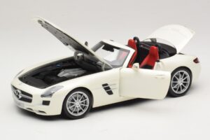 Mercedes SLS AMG Roadster Mystic White II Minichamps 1:18 B66960079 Diecast - image 3 of 9