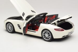 Mercedes SLS AMG Roadster Mystic White II Minichamps 1:18 B66960079 Diecast - image 6 of 9