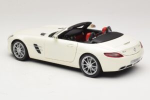 Mercedes SLS AMG Roadster Mystic White II Minichamps 1:18 B66960079 Diecast - image 7 of 9