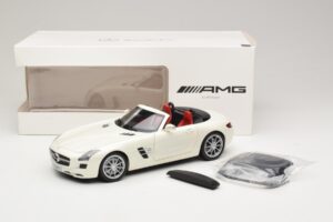Mercedes SLS AMG Roadster Mystic White II Minichamps 1:18 B66960079 Diecast - image 9 of 9