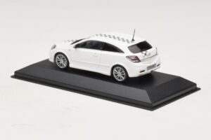 Opel Astra H OPC Nurburgring Edition White Minichamps 1:43 ASTRA005 Diecast - image 3 of 4