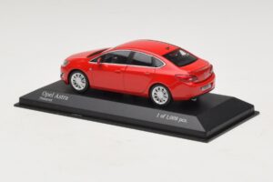Opel Astra J Red Minichamps 1:43 410042001 Diecast - image 3 of 4