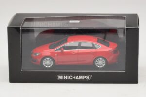 Opel Astra J Red Minichamps 1:43 410042001 Diecast - image 4 of 4