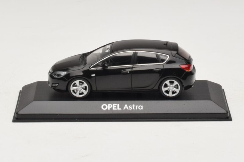 Opel Astra J Black Minichamps 1:43 Opel Astra J Black Minichamps 1:43 ASTRA006 Diecast