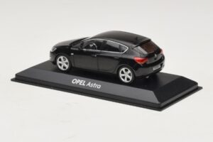 Opel Astra J Black Minichamps 1:43 ASTRA006 Diecast - image 3 of 4