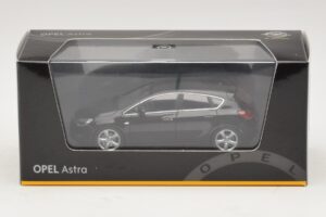 Opel Astra J Black Minichamps 1:43 ASTRA006 Diecast - image 4 of 4