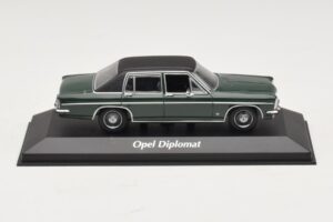Opel Diplomat B Dark Green Maxichamps 1:43 940046070 Diecast