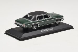 Opel Diplomat B Dark Green Maxichamps 1:43 940046070 Diecast - image 2 of 4