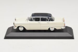 Opel Kapitan A White Minichamps 1:43 400048000 Diecast