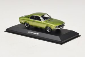 Opel Manta A Green Metallic Maxichamps 1:43 940045501 Diecast - image 3 of 4
