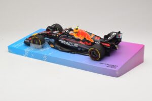 Oracle Red Bull Racing RB18 #11 S. Perez Miami GP 2022 Minichamps 1:18 113220511 Diecast - image 5 of 7
