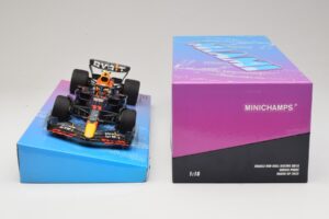 Oracle Red Bull Racing RB18 #11 S. Perez Miami GP 2022 Minichamps 1:18 113220511 Diecast - image 6 of 7