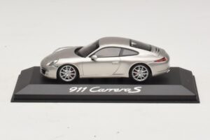 Porsche 911 991 Carrera S Silver Metallic Minichamps 1:43 WAP0200130C Diecast