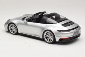 Porsche 911 992 Targa 4 GTS Silver Minichamps 1:18 WAP0211460RTRG Diecast - image 5 of 6