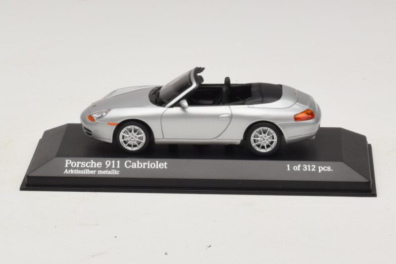 Porsche 911 996 Cabriolet Silver Metallic Minichamps 1:43 400061091 Diecast
