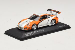 Porsche 911 997 GT3 R Hybrid Presentation 2010 Minichamps 1:43 410108900 Diecast - image 2 of 4