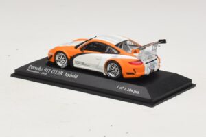 Porsche 911 997 GT3 R Hybrid Presentation 2010 Minichamps 1:43 410108900 Diecast - image 3 of 4
