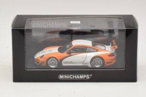 Porsche 911 997 GT3 R Hybrid Presentation 2010 Minichamps 1:43 410108900 Diecast - image 4 of 4