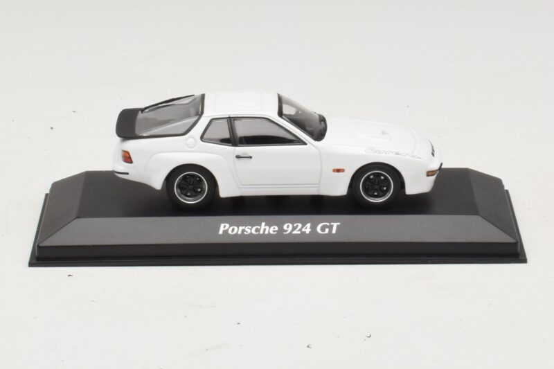Porsche 924 GT White Maxichamps 1:43 Porsche 924 GT White Maxichamps 1:43 940066121 Diecast